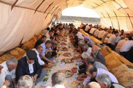 Aşiretlerin barış yemeğinden kareler