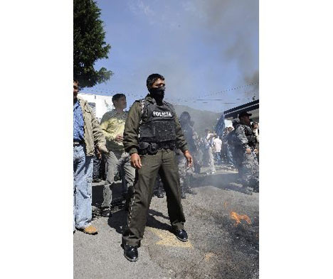 Ekvadorda polis darbesi!