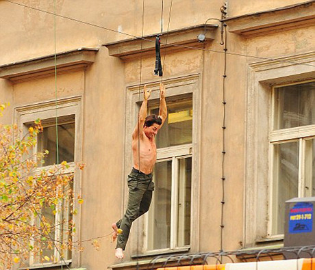 Tom Cruise gövde gösterisi yaptı !