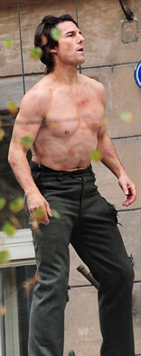 Tom Cruise gövde gösterisi yaptı !