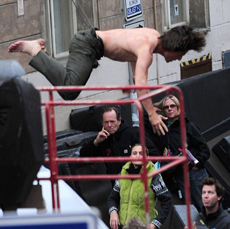 Tom Cruise gövde gösterisi yaptı !