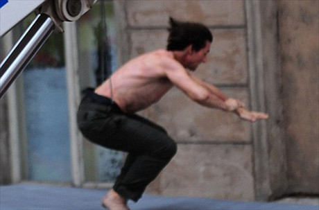 Tom Cruise gövde gösterisi yaptı !