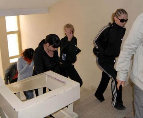 İzmirde fuhuş operasyonu
