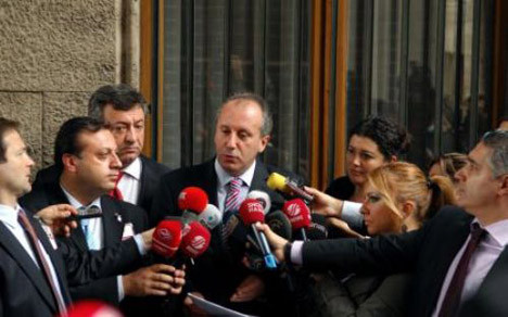 Davetiyede tartışma yarattı!