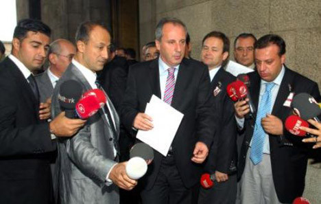 Davetiyede tartışma yarattı!