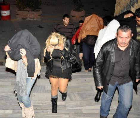 Eğlence merkezine fuhuş baskını!