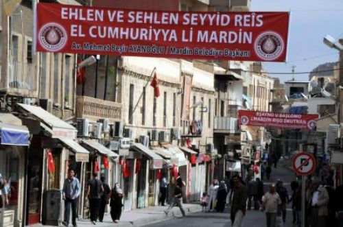 Güle Kürtçe karşılama