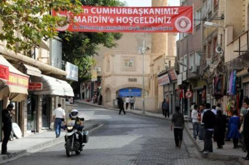 Güle Kürtçe karşılama