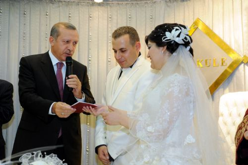 Erdoğan nikah şahitliği yaptı