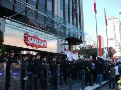 CHPliler Sabahı protesto ettiler!