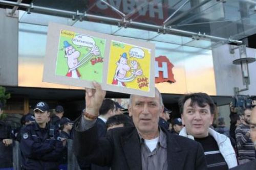 CHPliler Sabahı protesto ettiler!