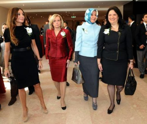 First Ladylerin şıklık yarışı!