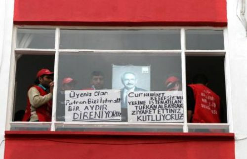 İşçiler CHP binasını işgal etti