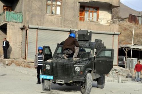 Hakkaride olay çıktı!
