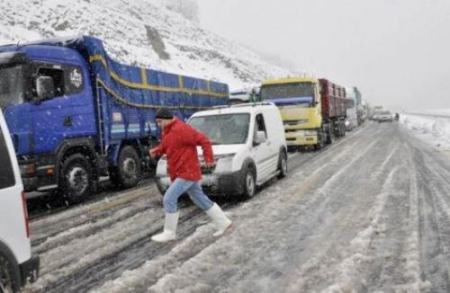 TEM 3 saat ulaşıma kapandı