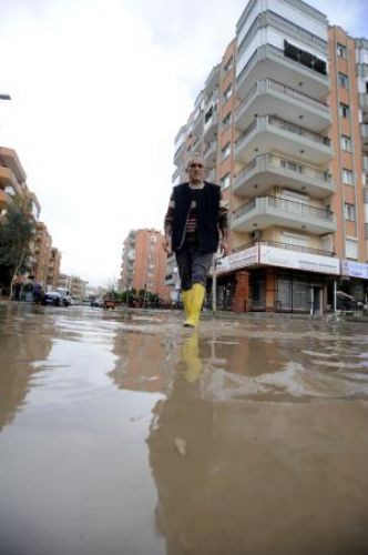 İzmiri sel bastı!