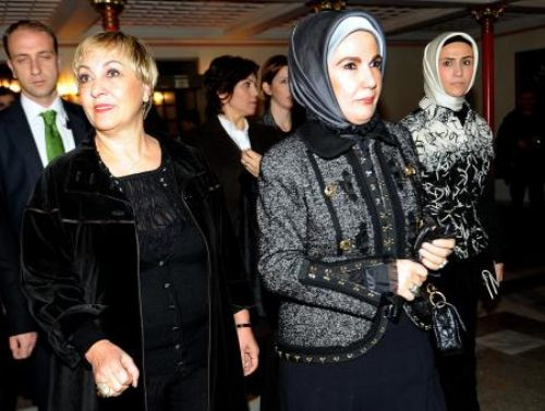 Emine Erdoğanı ağlatan oyun