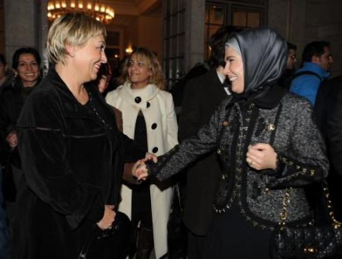 Emine Erdoğanı ağlatan oyun