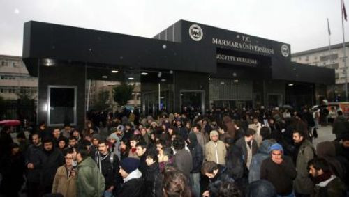 Marmara Üniversitesinde satırlı saldırı