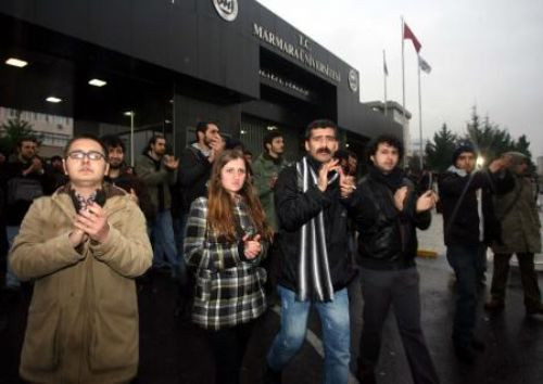 Marmara Üniversitesinde satırlı saldırı