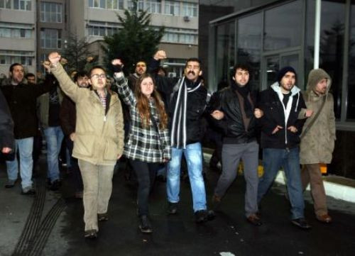 Marmara Üniversitesinde satırlı saldırı