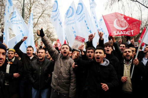 Muhteşem Yüzyıla yumurtalı protesto!