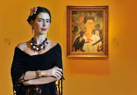 Pelin Batu Frida Kahlo oldu!
