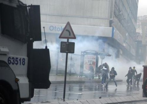 KCK operasyonları protestosunda çatışma!