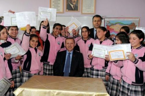 Başbakan Erdoğan karne dağıttı!