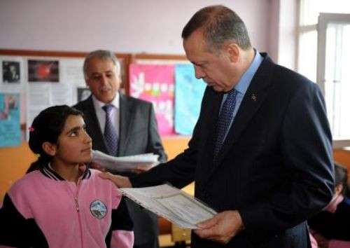 Başbakan Erdoğan karne dağıttı!
