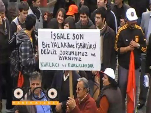 Kuzey Kıbrısta Türkiye karşıtı çirkin pankart!