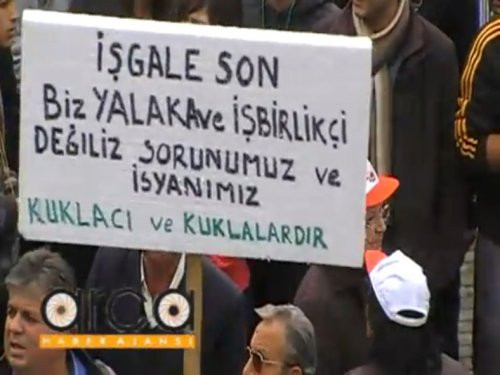 Kuzey Kıbrısta Türkiye karşıtı çirkin pankart!