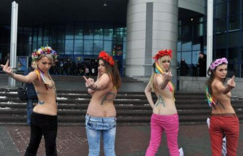 Femenden Devlet Başkanına protesto!