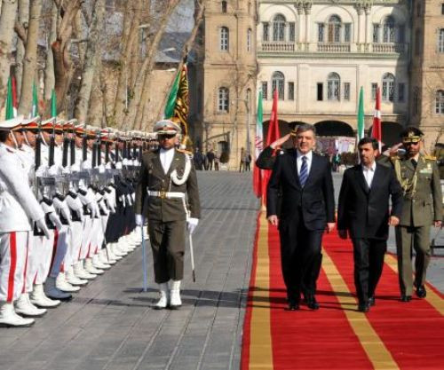 Abdullah Gül Ahmedinejat ile buluştu