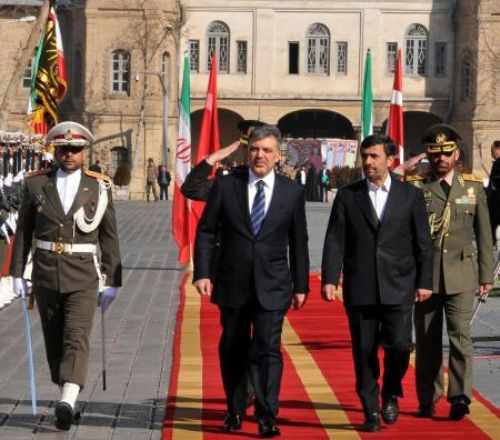 Abdullah Gül Ahmedinejat ile buluştu