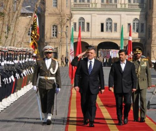 Abdullah Gül Ahmedinejat ile buluştu