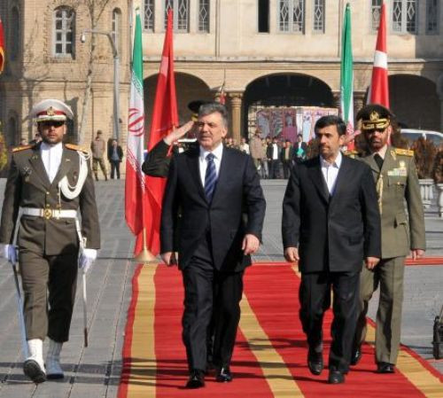 Abdullah Gül Ahmedinejat ile buluştu