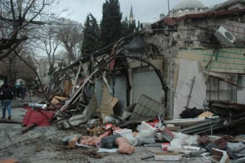 Beyazıtta 22 dükkan yıkıldı