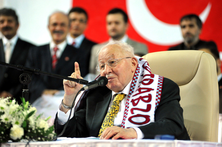 Erbakan vefat etti!