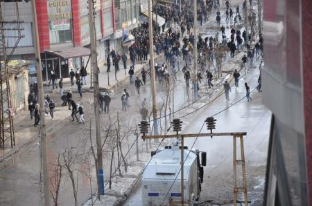Yüksekovada polise linç !