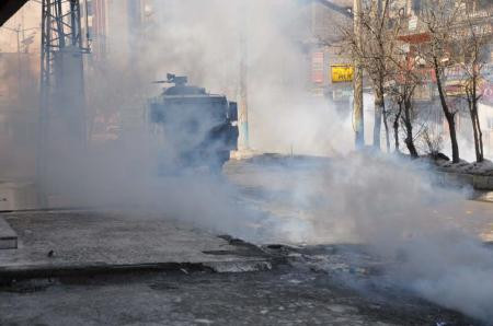Yüksekovada polise linç !