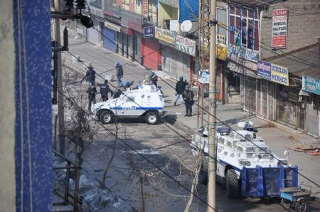 Yüksekovada polise linç !