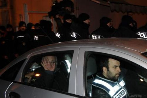 Yalçın Küçük cezaevine götürüldü