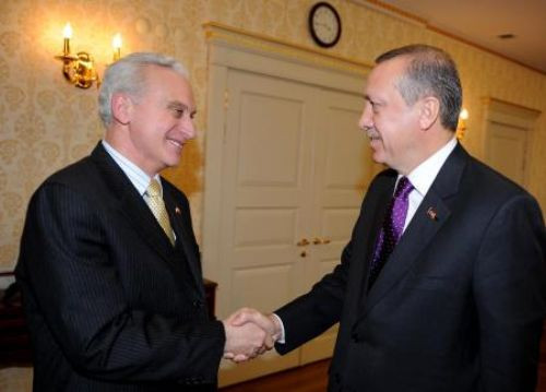 Erdoğan acemi elçiyi ziyaret etti.