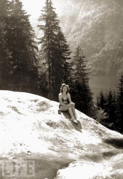Hitlerin karısının mayolu fotoğrafları