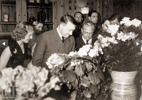 Hitlerin karısının mayolu fotoğrafları