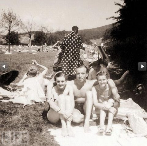 Hitlerin karısının mayolu fotoğrafları