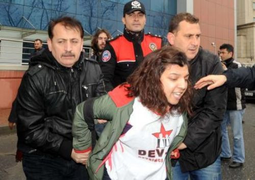 ÖSYM önünde zincirli şifre protestosu!