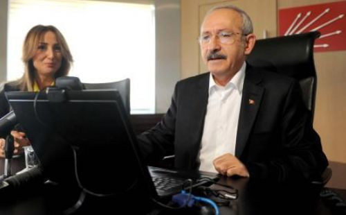 Gençlerle internet üzerinden konuştu