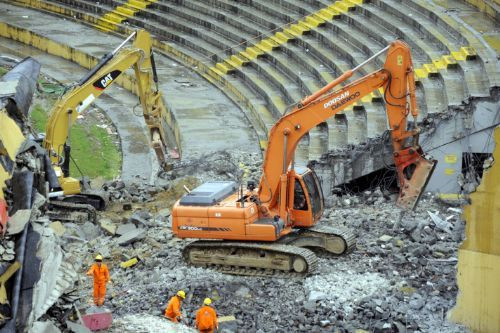 Ali Sami Yen yıkılıyor!